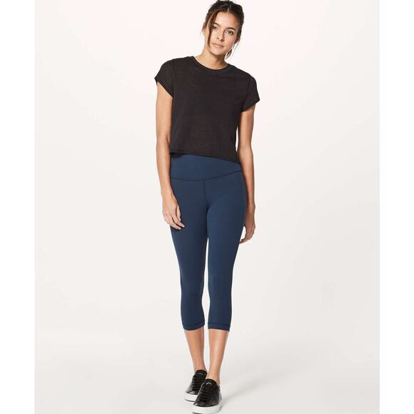 Lululemon Hint of Sheer Tee Black Size 4 NEW Short Sleeve Crop Top Tee Comfort - Picture 1 of 6